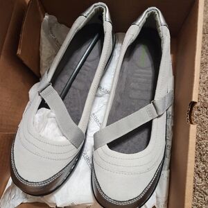 Norm Thompson Gray Slip-On Size 8.5 NWT